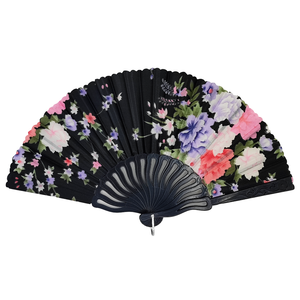 Éventail pliant avec une variété de motifs floraux sur un fond uni