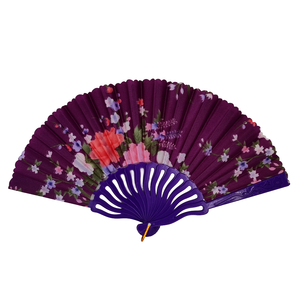 Éventail pliant avec une variété de motifs floraux sur un fond uni