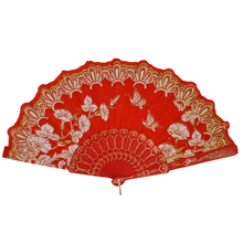 Éventail orné d'un motif élégant de papillons et de volutes dorées