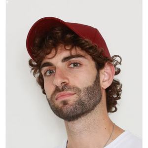 Casquette unie en 100% coton à visière performée