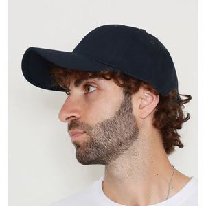 Casquette unie en 100% coton à visière performée