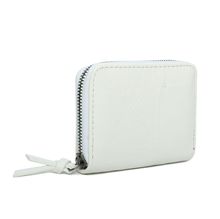 Portefeuille pratique conçu en simili cuir fermé par un zip intégral