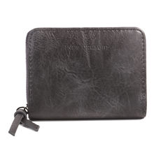 Portefeuille pratique conçu en simili cuir fermé par un zip intégral