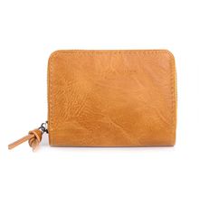 Portefeuille pratique conçu en simili cuir fermé par un zip intégral