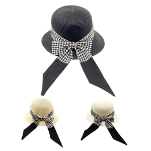 Chapeau à bord plus large avant que l'arrière et ruban pied de poule