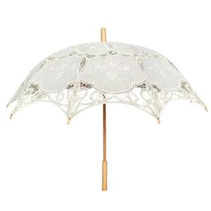 Ombrelle en dentelle brodée à poignée confort en bambou