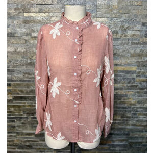 Chemise fluide à col volanté avec des motifs en broderies florales