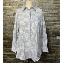 Chemise légère aux rayures enrichies avec fleurs brodées