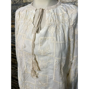 Blouse bohème à broderie anglaise col rond avec liens à nouer