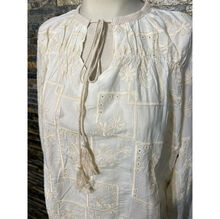 Blouse bohème à broderie anglaise col rond avec liens à nouer
