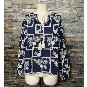 Blouse bohème à broderie anglaise col rond avec liens à nouer
