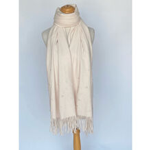 Écharpe à franges sublimée par une incrustation de petits strass