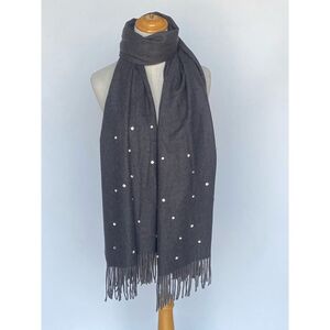 Écharpe à franges sublimée par une incrustation de petits strass