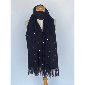 Écharpe à franges sublimée par une incrustation de petits strass