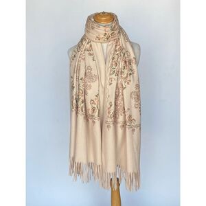 Écharpe épaisse à franges avec broderie centrale de motifs ornementaux