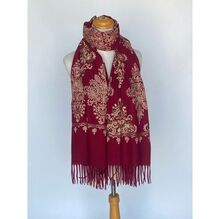 Écharpe épaisse à franges avec broderie centrale de motifs ornementaux