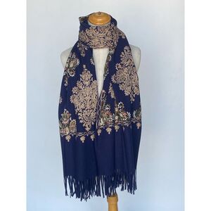 Écharpe épaisse à franges avec broderie centrale de motifs ornementaux