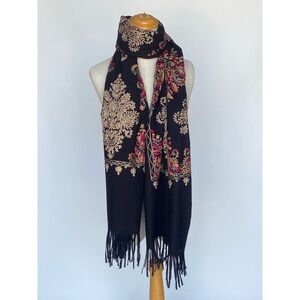 Écharpe épaisse à franges avec broderie centrale de motifs ornementaux