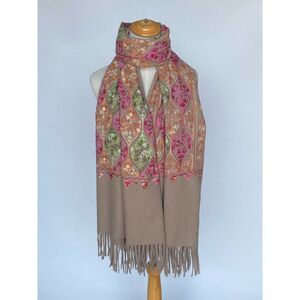 Écharpe épaisse à franges avec broderies florales multicolores