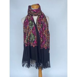 Écharpe épaisse à franges avec broderies florales multicolores