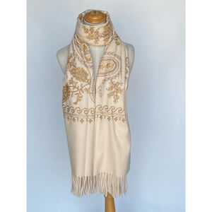 Écharpe épaisse à franges brodée de motifs cachemire dorés
