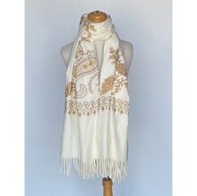 Écharpe épaisse à franges brodée de motifs cachemire dorés