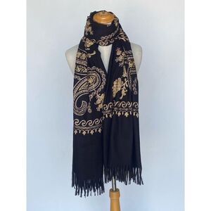 Écharpe épaisse à franges brodée de motifs cachemire dorés