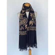 Écharpe épaisse à franges brodée de motifs cachemire dorés