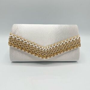 Pochette rectangulaire avec rabat à bande décorative tressée