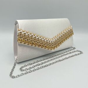 Pochette rectangulaire avec rabat à bande décorative tressée