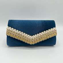 Pochette rectangulaire avec rabat à bande décorative tressée