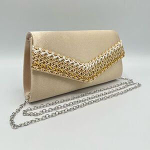 Pochette rectangulaire avec rabat à bande décorative tressée