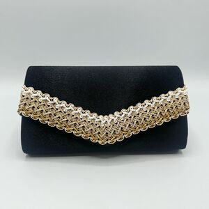 Pochette rectangulaire avec rabat à bande décorative tressée