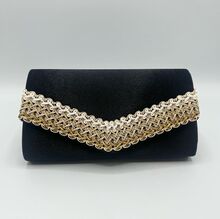 Pochette rectangulaire avec rabat à bande décorative tressée