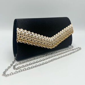 Pochette rectangulaire avec rabat à bande décorative tressée