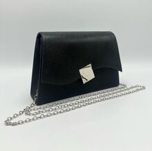 Pochette pailletée avec rabat asymétrique à fermoir doré géométrique