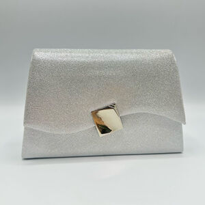 Pochette pailletée avec rabat asymétrique à fermoir doré géométrique