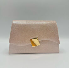 Pochette pailletée avec rabat asymétrique à fermoir doré géométrique