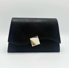 Pochette pailletée avec rabat asymétrique à fermoir doré géométrique