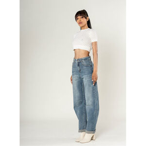 Jean stretch coupe droite et large en denim avec des effets délavés