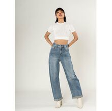 Jean stretch coupe droite et large en denim avec des effets délavés