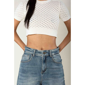 Jean stretch coupe droite et large en denim avec des effets délavés