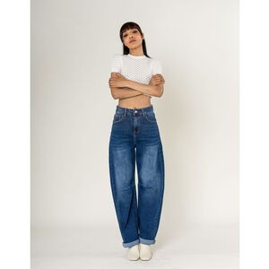 Jean stretch coupe droite et large en denim avec des effets délavés