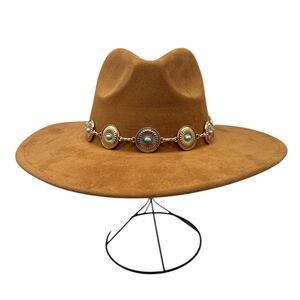 Chapeau fedora avec des disques métalliques ronds à pierre turquoise