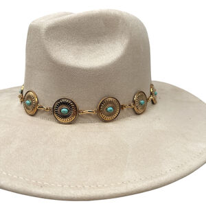 Chapeau fedora avec des disques métalliques ronds à pierre turquoise