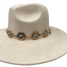 Chapeau fedora avec des disques métalliques ronds à pierre turquoise