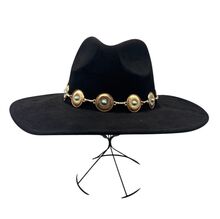 Chapeau fedora avec des disques métalliques ronds à pierre turquoise