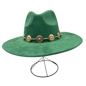 Chapeau fedora avec des disques métalliques ronds à pierre turquoise
