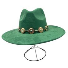Chapeau fedora avec des disques métalliques ronds à pierre turquoise