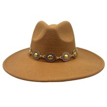 Chapeau fedora uni à bandeau de chaîne doré avec des médaillons